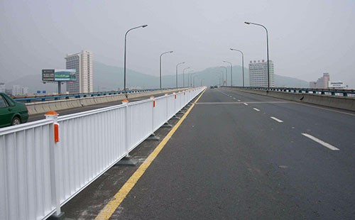 道路隔離護(hù)欄